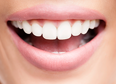 <h1 style="color: #FFFAFA; margin: 31px 0px 15px 0px;"><p class="style_img_title_banner img_title_banner"></p><span>CLAREAMENTO</span></h1><p class ="slide">O clareamento dental pode ser feito na clínica ou na casa do próprio paciente!</p>     <a href="https://www.clinicadf.com.br/tratamentos/dentistica-estetica/#clareamento" class="btn-banner_saibamais btn_banner_saiba_mais"></a>